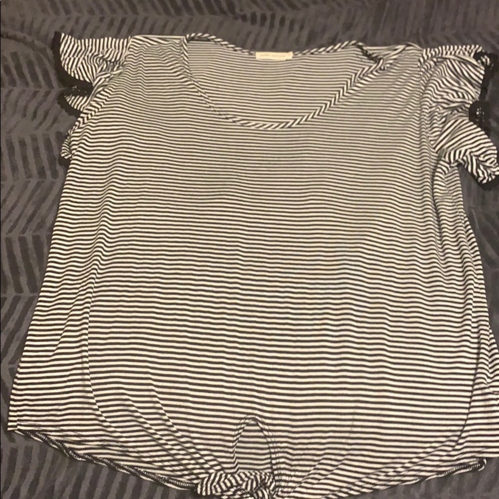 Flutter sleeve top